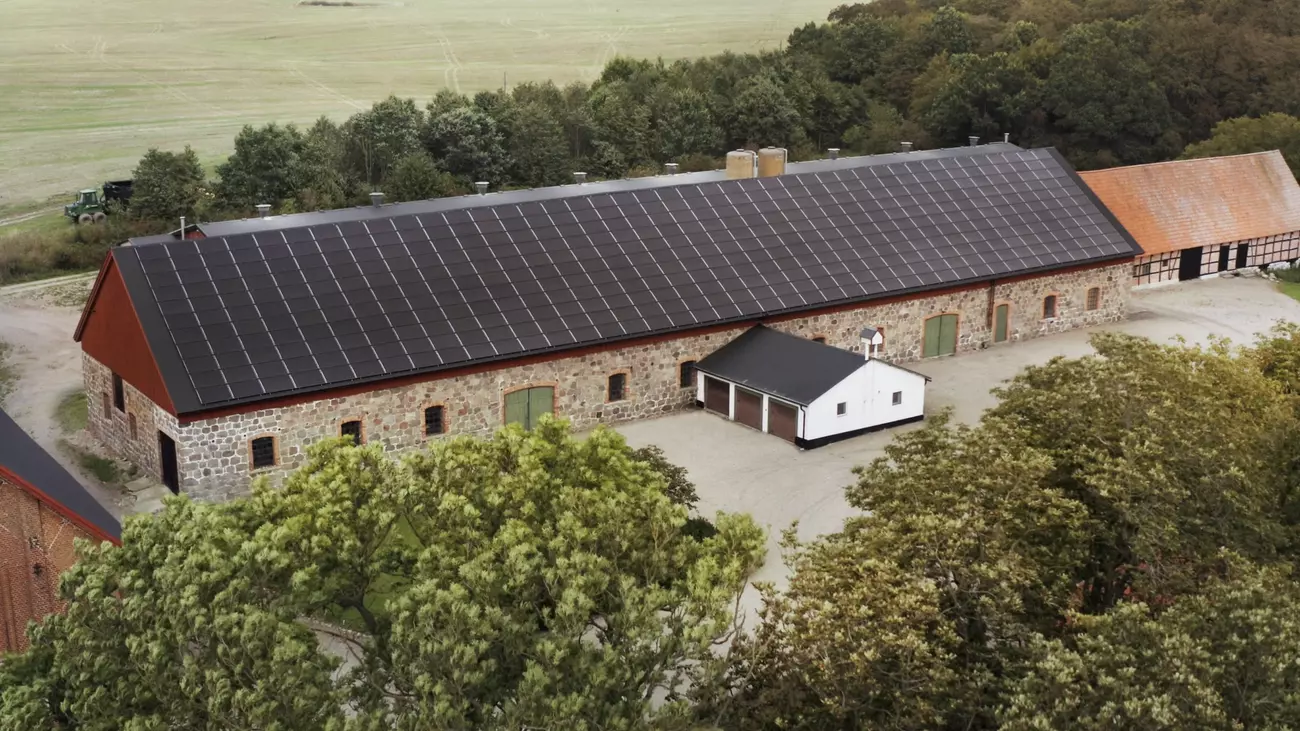 casa colonica svedese con tetto solare